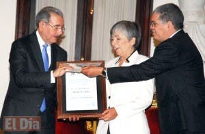 Cordero recibe Premio Nacional  Periodismo 2015