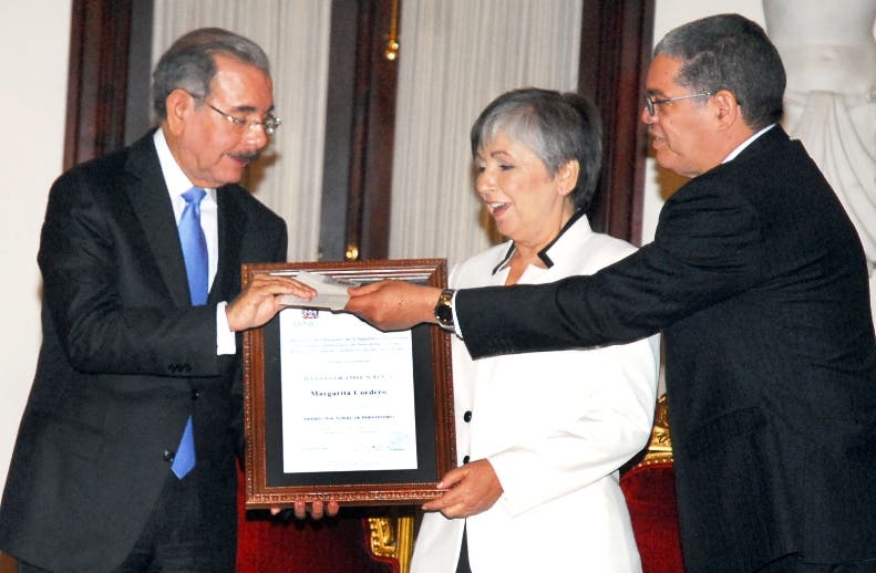Cordero recibe Premio Nacional  Periodismo 2015