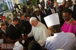 Papa Francisco sigue gira por ciudades de África