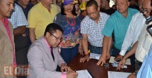 Monchy inscribe candidatura por Santiago