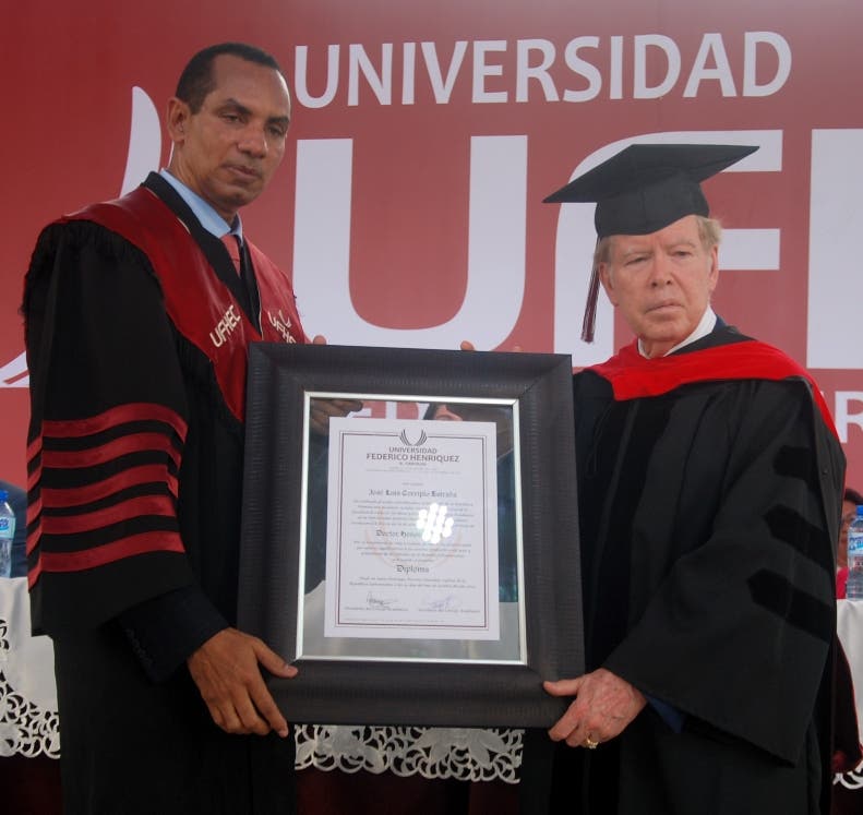 La Ufhec gradúa a  249 profesionales