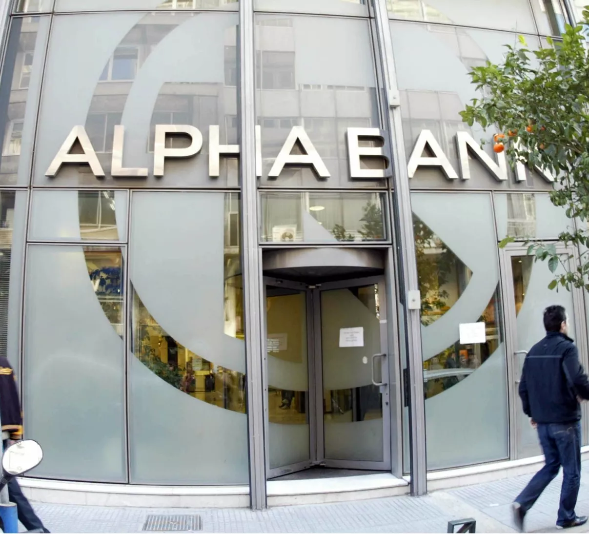 ÈÅÓÓÁËÏÍÉÊÇ – ËÇÓÔÅÉÁ ÓÅ ÕÐÏÊÁÔÁÓÔÇÌÁ ÔÇÓ ALPHA BANK ÓÔÇÍ ÏÄÏ ÌÇÔÑÏÐÏËÅÙÓ 17