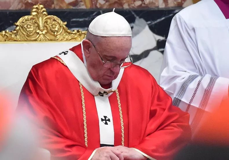 Roma se prepara para la procesión del Via Crucis, presidida por el papa Francisco