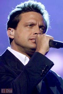 Luis Miguel abandona escenario durante concierto por problemas de salud