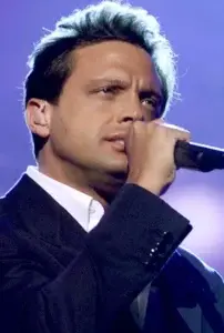 Luis Miguel abandona escenario durante concierto por problemas de salud