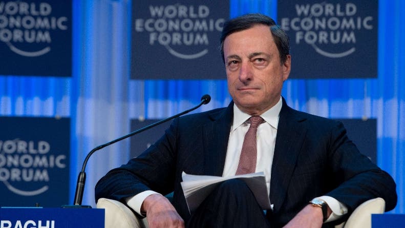 Draghi dice que inflación decae