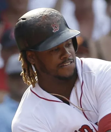 Hanley aprenderá a jugar  primera con Licey