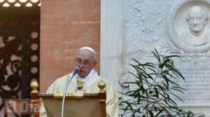 Papa traza la vía al cielo y a la felicidad; critica a quienes meten cizaña