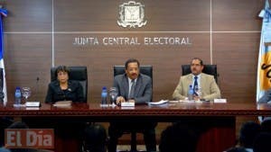 JCE continuará emitiendo cédulas, pero solo servirá como documento de identidad, no para votar