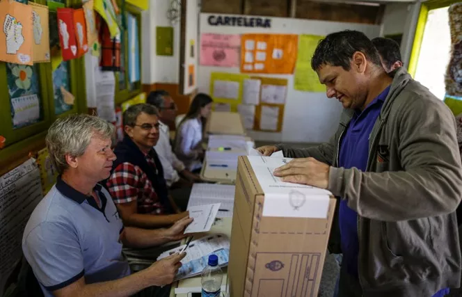 Colegios electores argentinos abren para inédita segunda vuelta presidencial