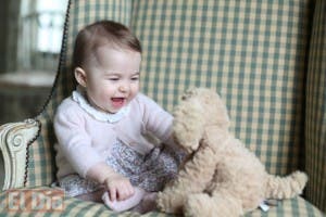 La princesa Charlotte cumple 6 meses, difunden foto