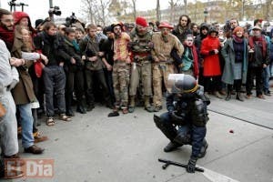 Al menos 100 detenidos tras disturbios en marcha en París