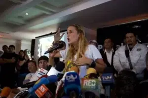 Esposa de Leopoldo López rechaza protección del gobierno de Venezuela