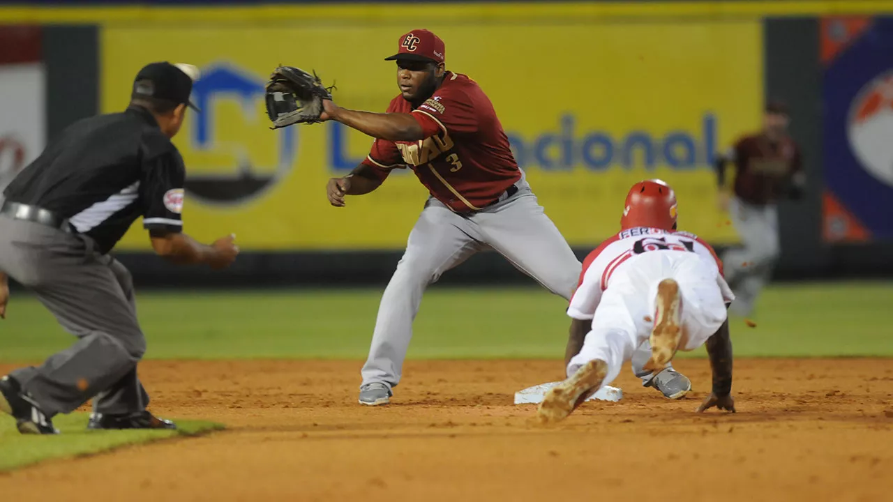 Phillip Humber domina a los Leones del Escogido