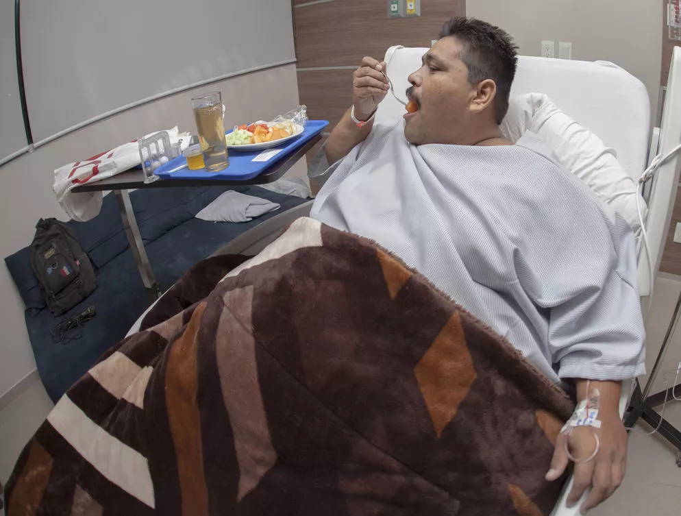 Hombre más obeso del mundo recibe el alta hospitalaria tras exitosa cirugía