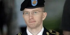 EEUU se opone a que Chelsea Manning lleve cabello largo