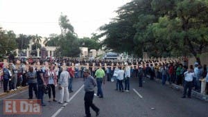 Policía vuelve a impedir paso de manifestantes a la Oisoe