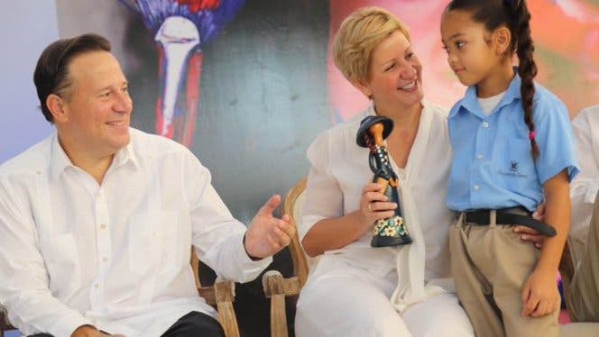 Juan Carlos Varela visita escuela República de Panamá