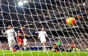 El Barça logra su triunfo más amplio en el Bernabéu