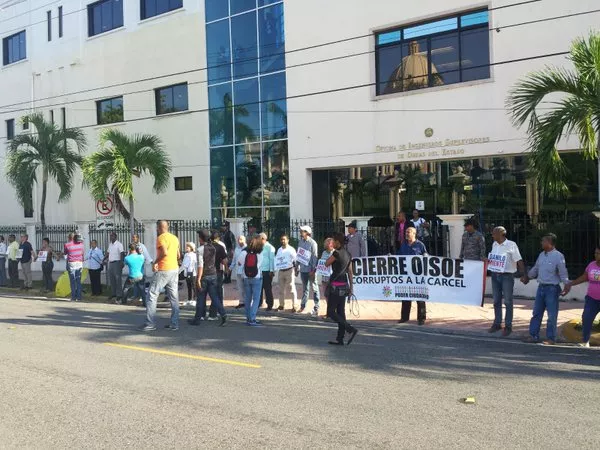 Poder Ciudadano hace cadena humana sorpresa frente a la OISOE