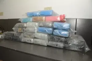 Decomisan 35 paquetes de droga en el Puerto de Haina