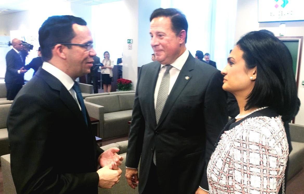 Canciller Navarro recibe al presidente de Panamá, Juan Carlos Varela