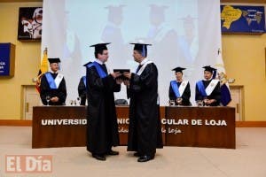 Leonel Fernández recibe honoris causa universidad de Ecuador