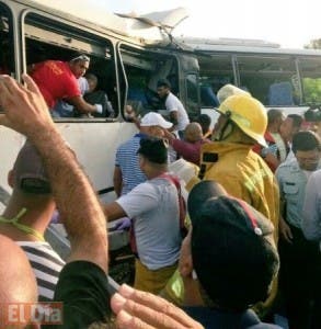 Al menos 7 muertos y varios heridos en choque entre dos autobuses carretera Verón- Higüey