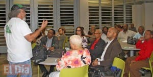 Padre Rogelio realiza conversatorio en Puerto Rico sobre luchas ambientales