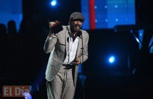 Juan Luis Guerra evita pleno de Lafourcade en unos politizados Grammy Latino