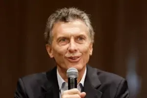 Macri anuncia gabinete económico de seis ministros