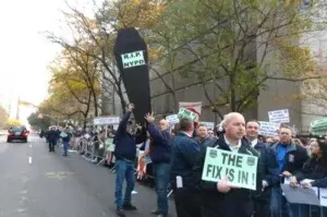 ¿También en NY hay sueldos cebolla para los policías?