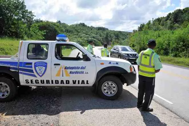 Realizan operativo preventivo en autopistas por feriado