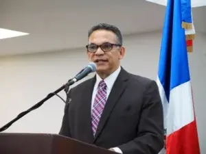 Ministro de Administración Pública apoya reevaluación incorporación de servidores a carrera Diplomática