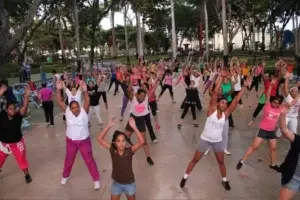 Creador de zumba la ve como un estímulo para gente que no hace ejercicio