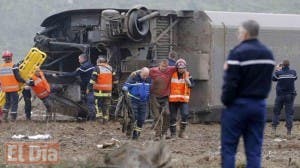 Al menos 7 muertos y 11 heridos al descarrilarse un tren en el Norte de Francia