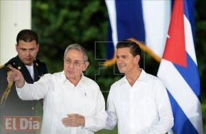 Raúl Castro cierra simbólica visita a México que confirma recuperación de relación