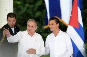 Raúl Castro cierra simbólica visita a México que confirma recuperación de relación