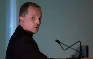 Miguel Bosé visita Galápagos donde Nat Geo desarrolla proyecto “Mares Prístinos»