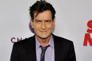 Charlie Sheen, un nuevo famoso con sida, 30 años después de Rock Hudson