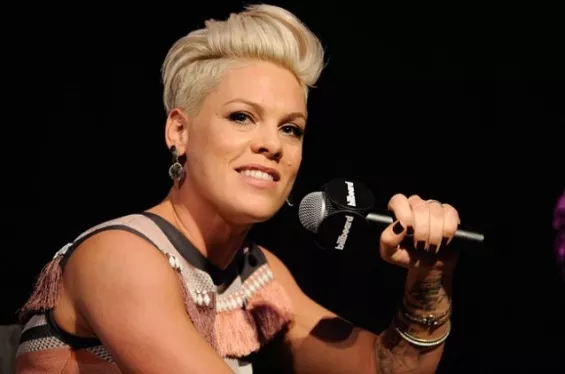 Pink se une a campaña de Unicef contra la desnutrición infantil