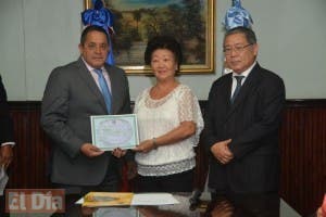 Instituto Agrario Dominicano entrega títulos a familias japonesas