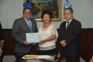 Instituto Agrario Dominicano entrega títulos a familias japonesas