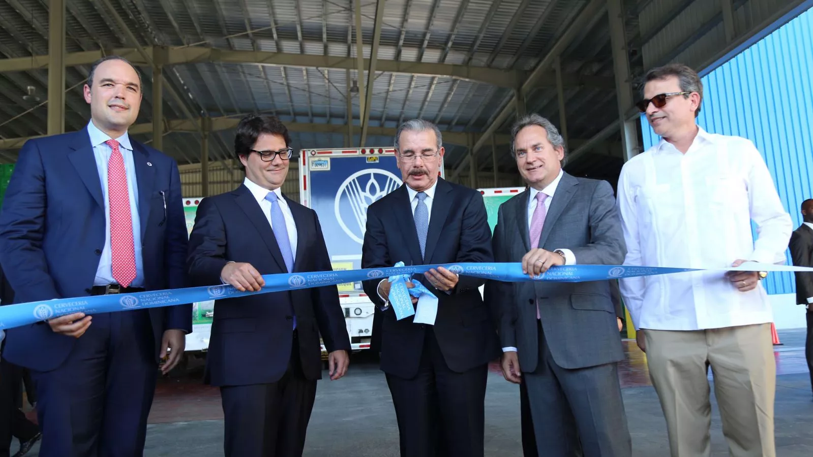 Danilo Medina asiste a inauguración de nuevo centro de distribución de la Cervecería