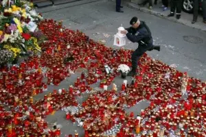 Sube a 30 el número de muertos en el incendio en un club de Bucarest