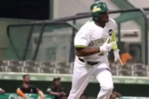 Leones y Estrellas siguen empatados en la cima del béisbol dominicano