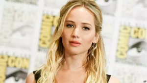 Lawrence se unió a otras estrellas que han mostrado su malestar por las diferencias salariales que existen entre hombres y mujeres en Hollywood.