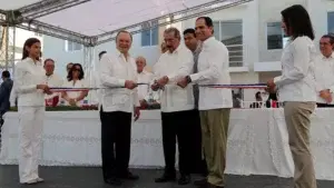 Danilo Medina asiste a inauguración primera etapa Ciudad Las Cayenas