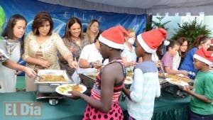 Vicepresidenta Margarita Cedeño  ofrece a niños almuerzo Navidad