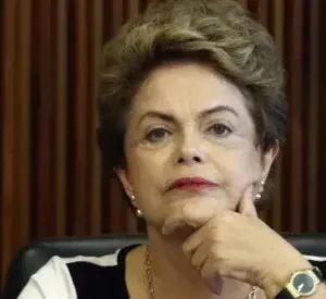 Jefe de Diputados dice que Rousseff admite error que puede costarle el cargo